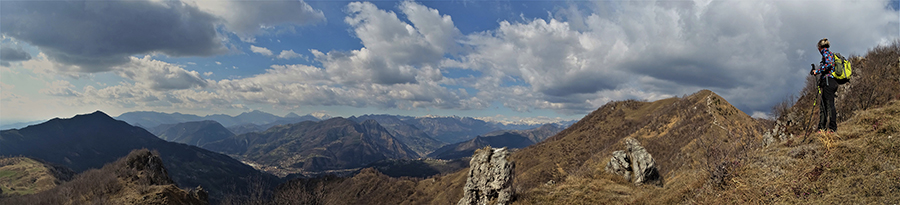 Vista panoramica dalla Filaressa sulla conca di Zogno in Val Brembana